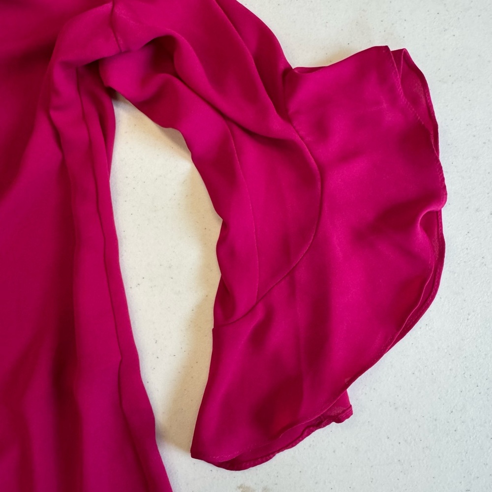 Vince Camuto Fuchsia V-Neck Ruffle Sleeve Blouse - Size L - Picture 3 of 4